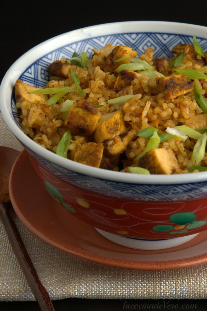 arroz frito con pollo y curry tailandes