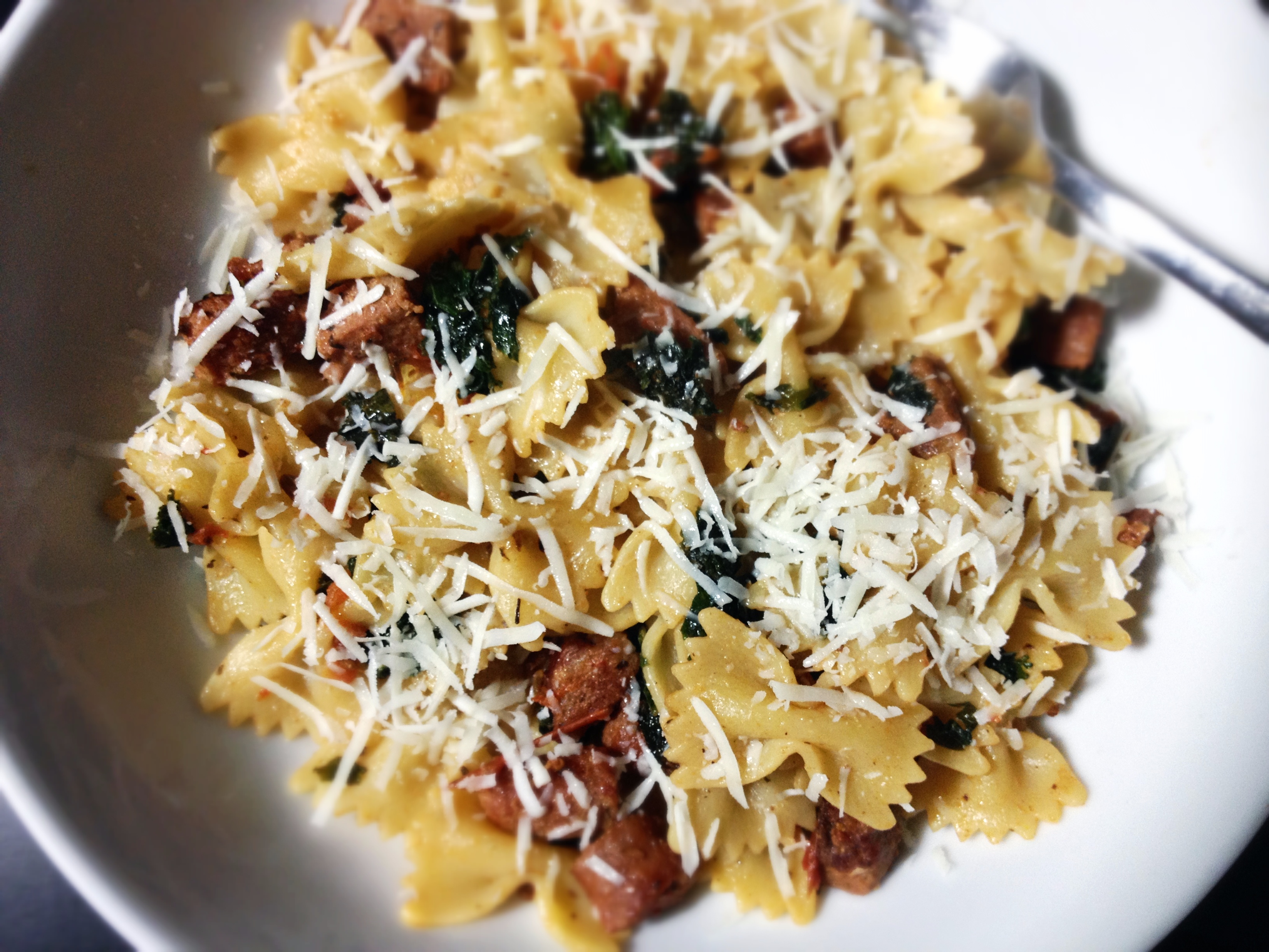 Farfalle con salchichas y berza / Farfale with Sausages and Kale