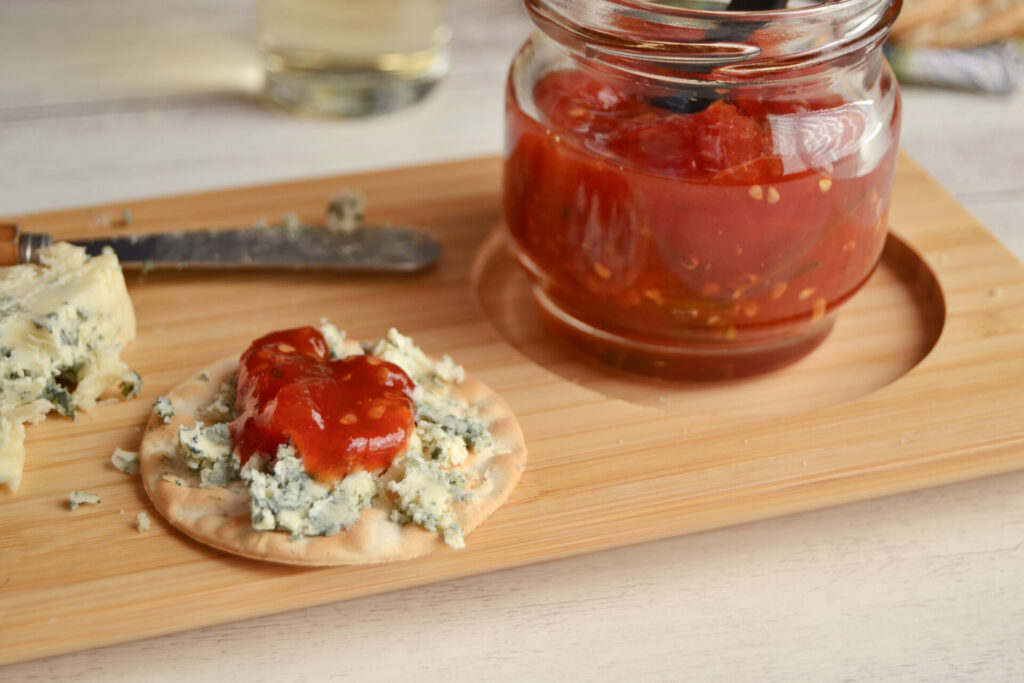 mermelada de tomate con finas hierbas